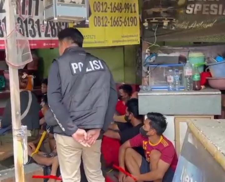 Razia Besar Digelar di Kawasan Kunti Surabaya, Puluhan Orang Dites Urine